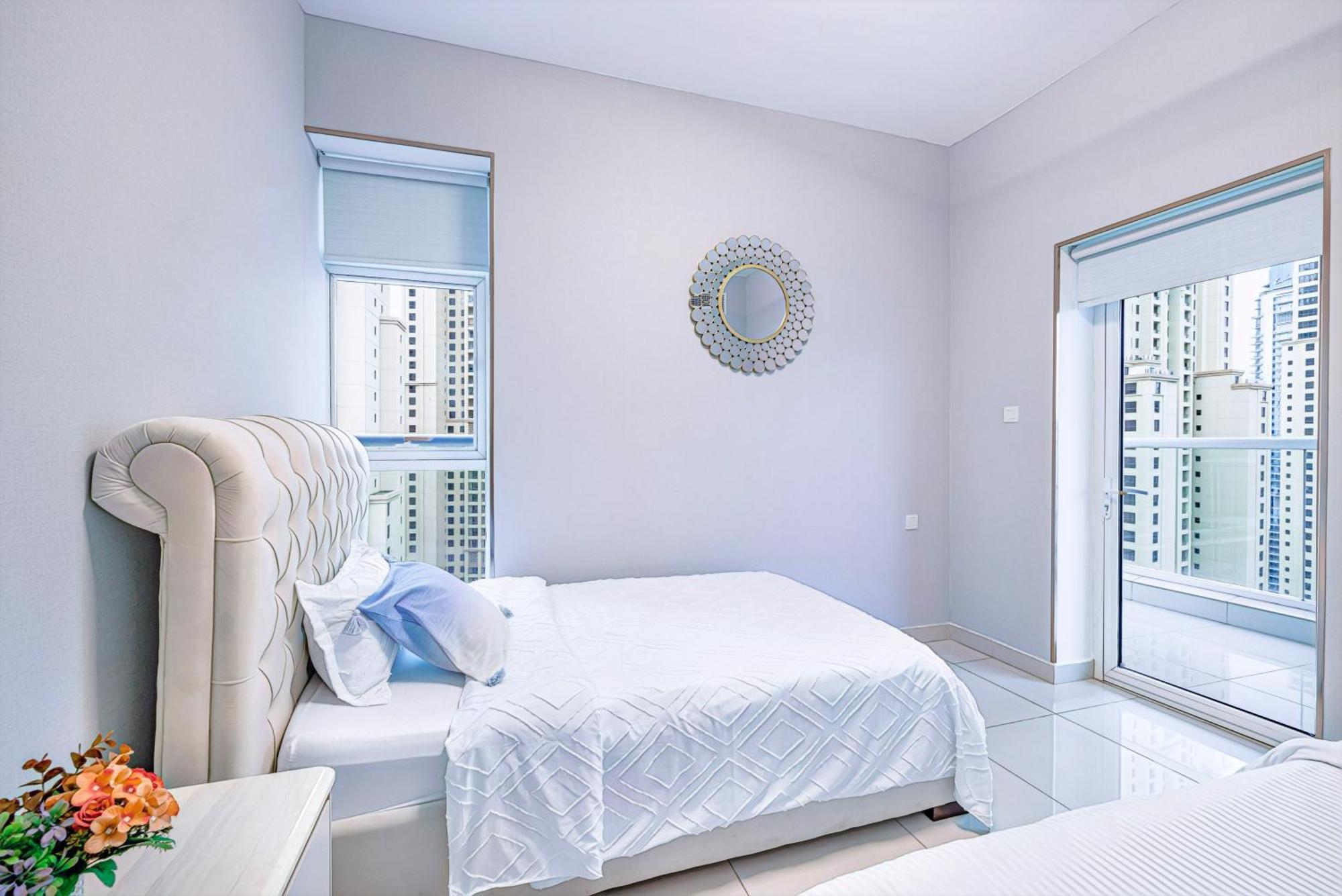 5 Star Serviced Apartment With Beach Access In The Heart Of Dubai Marina Free Welcome Gift Box Upon Arrival Екстер'єр фото