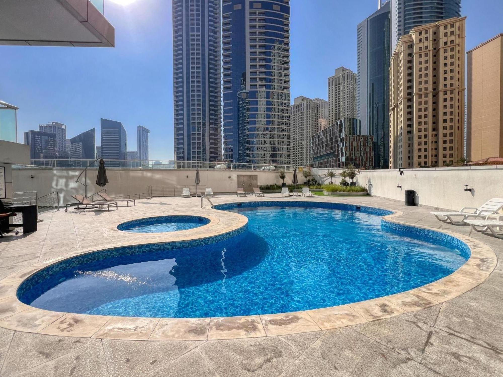 5 Star Serviced Apartment With Beach Access In The Heart Of Dubai Marina Free Welcome Gift Box Upon Arrival Екстер'єр фото